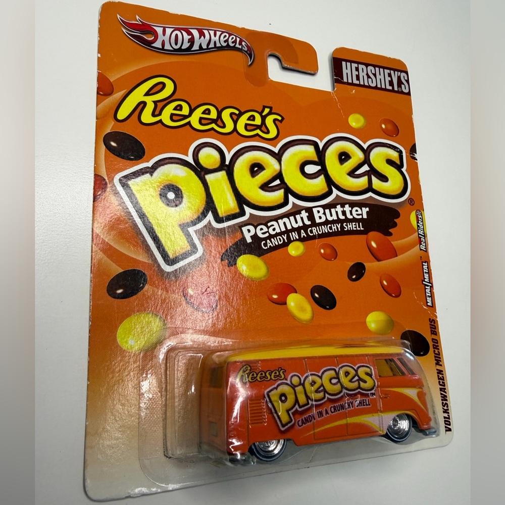 2011 Hot Wheels Pop Culture Reese's Pieces Volkswagen Micro Bus w/ Protector G14
